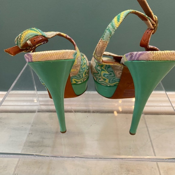 Missoni green zigzag platform heels, 1 inch platform, 5 inch heels size 38 1/2- - Picture 4 of 4